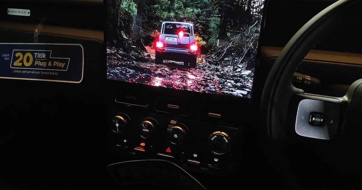 Car infotainment display used to explain wireless Android Auto pairing